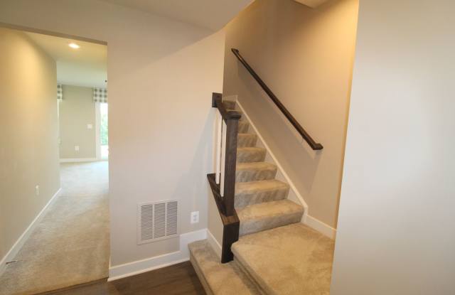 Townhome for rent with gorgeous mountain views!  - 4489 Drysdale St. Gallery 3