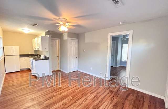 103 W Martin Luther King Jr Blvd - 103 Martin Luther King Junior Boulevard, Fayetteville, AR 72701