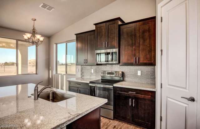22330 W White Feather Lane Gallery 3