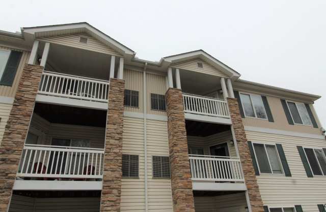 River View Condo in Star City - 4 Bedrooms - Available 3/5/25! - 4207 University Commons Drive, Star City, WV 26505