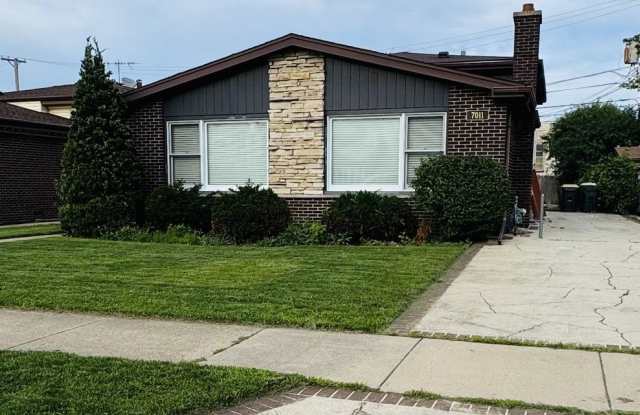 7011 N Hamlin Avenue photos photos