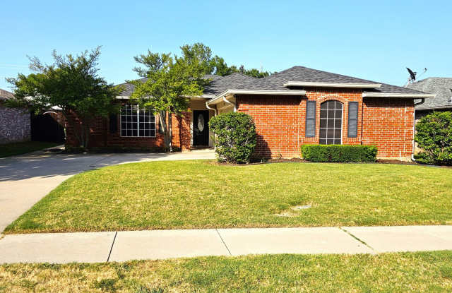 Beautiful Home With All The Upgrades - 1933 Hobart Lane, Lewisville, TX 75067