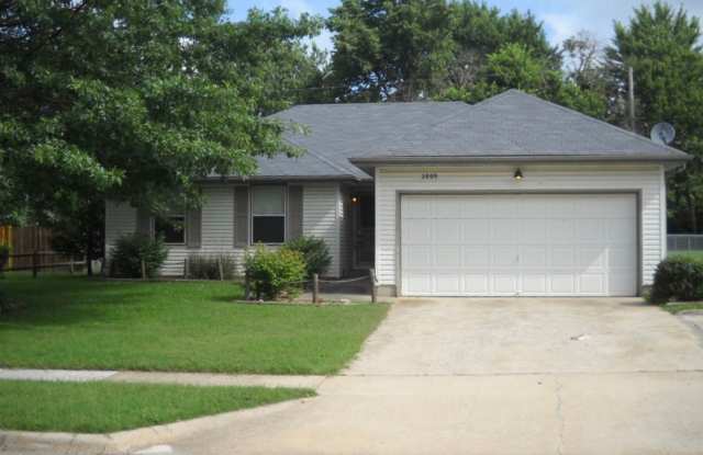 3 BR, 2 BA, 2 Car Garage ranch home located near Horton Smith Golf Course  Nathaniel Greene Park. photos photos