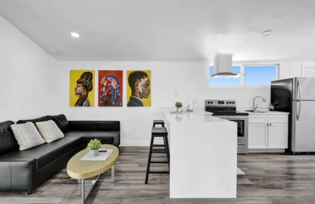 725 Ne 7th St Gallery 2