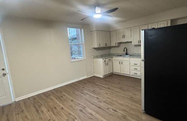 Charming 3BR House in McKees Rocks, Section 8 Considered!! Gallery 3