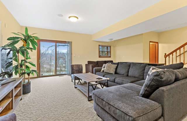 Lake Mary Dog-Friendly Furnished Home Available for Monthly & Mid-Term Rentals Gallery 3