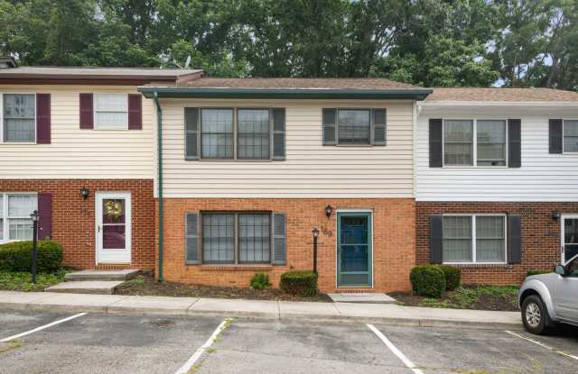 3 bed/2 1/2 Bath. Pet Friendly. Easy access to I81/US460 photos photos