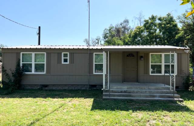 Charming 2-Bed, 1.5-Bath Home on Spacious 0.7 Acre Lot with Large Shop photos photos
