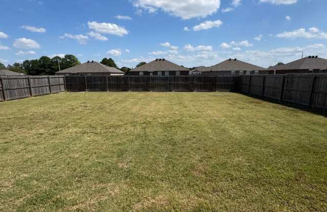 4 bed / 2 bath Available Now! Gallery 4