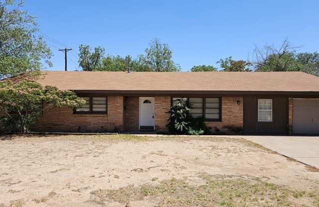 801 W Golf Course Rd - 801 West Golf Course Road, Midland, TX 79701