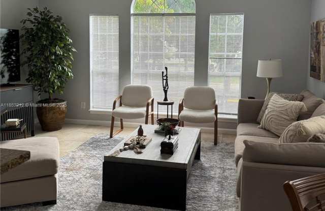 1165 Crystal Way photos photos