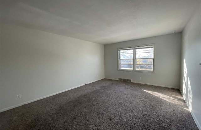 3221 S 108 Street Gallery 4