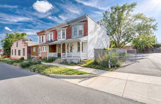Newly Renovated 3 Bedroom, 1 Bathroom Townhouse photos photos
