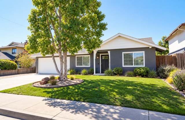 Luxurious Crestview Home Gallery 1