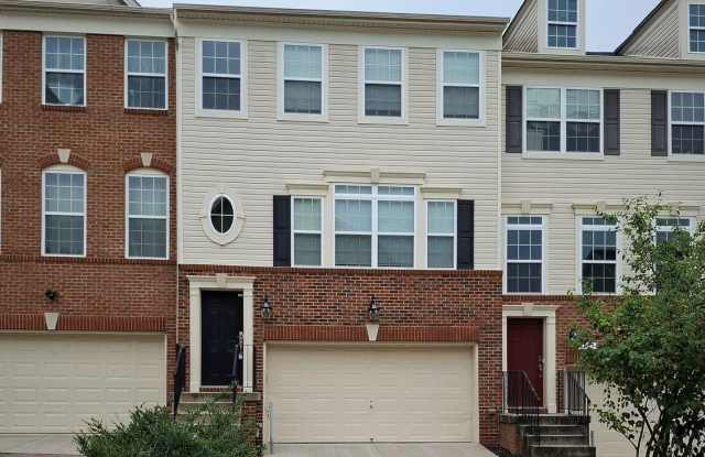 Rarely Avail TH in Fieldstone Farm Community in Laurel Gallery 1