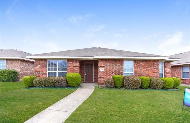 717 Horseshoe Court - 717 Horseshoe Court, DeSoto, TX 75115