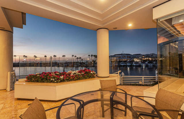 Exquisite Waterfront Gem. Gallery 4