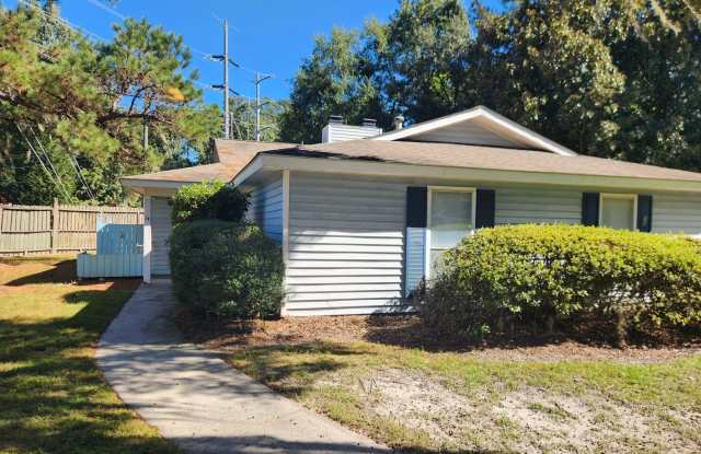 Spacious 2 bedroom 2 bath townhome with walk in closets, fireplace, and washer/ dryer included. Gallery 1