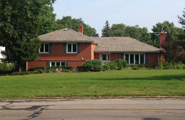 22133 South Woodland Road Gallery 1