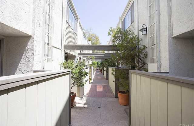 1823 Thayer Avenue Gallery 2