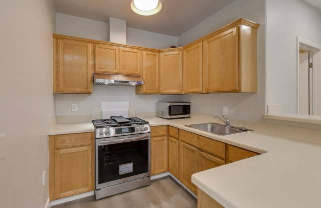 Bright, Efficient Bernal Heights Home with Smart Layout  Prime Connectivity photos photos