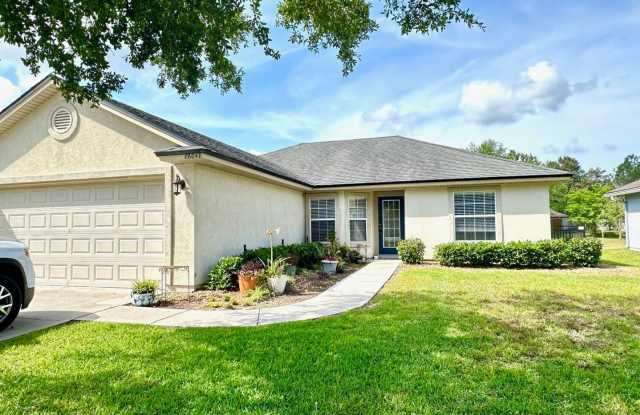 Lake View! Close to everything! - 86048 Venus Court, Yulee, FL 32097