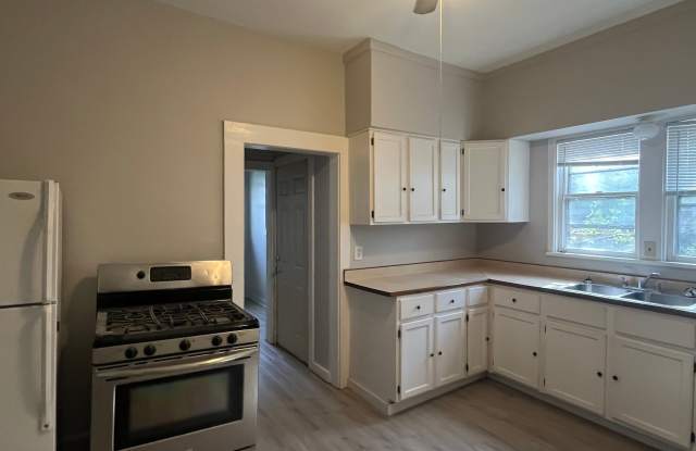 225 East Parkway Avenue - 1 photos photos