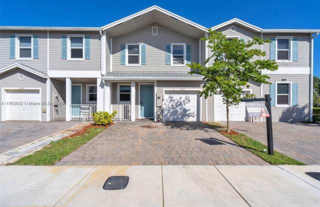 1871 SE 9th Ter photos photos