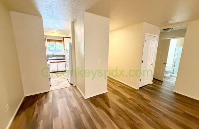 3-bedroom 2-bath Townhouse Near McMenamins Edgefield Gallery 4