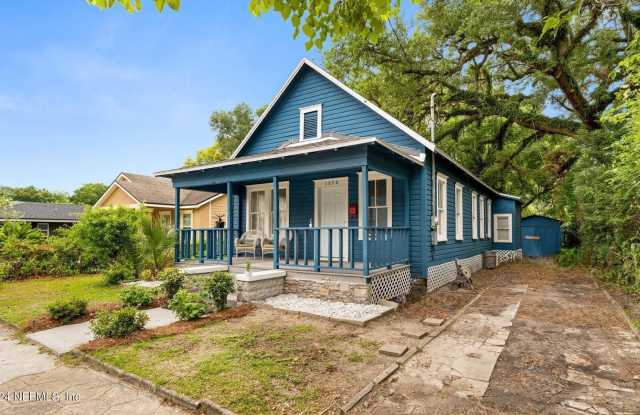 Fully Renovated 3 bedroom 2 bath Home in the Historic District with a New Price reduction! Gallery 1