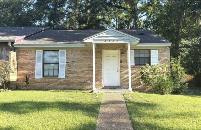 NORTHEAST HIDDEN GEM! 2/1 Townhome w/ Fenced Yard, Screened Porch, Fireplace,  Will Have New Plank Flooring! Avail Oct 4th for $1375/month photos photos
