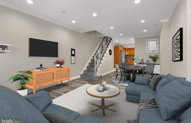 2637 E MADISON Street photos photos