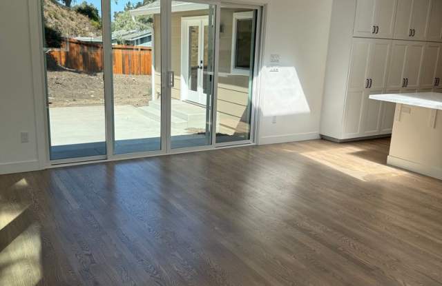 Great 3 bedroom, 2 bathroom, fully remodeled house with large bonus room in Monterey Gallery 3