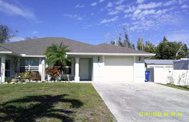 Bokeelia duplex-close to Pine Island Rd and Stringfellow photos photos