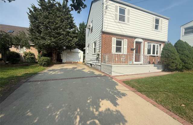 410 Herricks Road Gallery 1