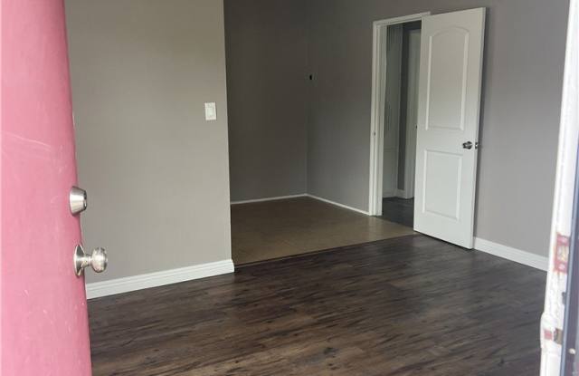5518 Rosemead Boulevard Gallery 2