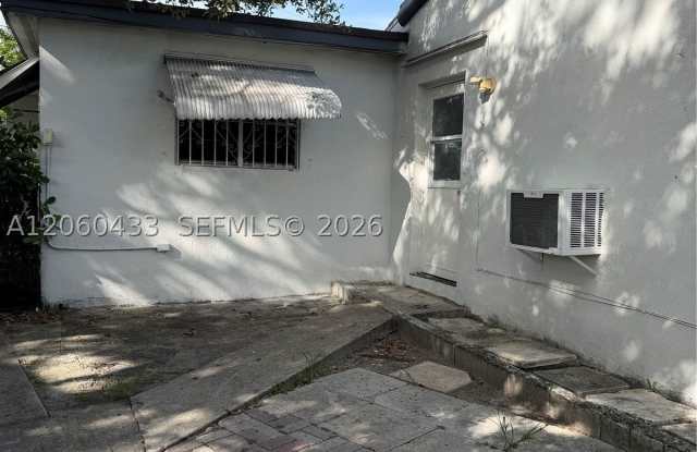 6137 SW 20th Ct Gallery 2