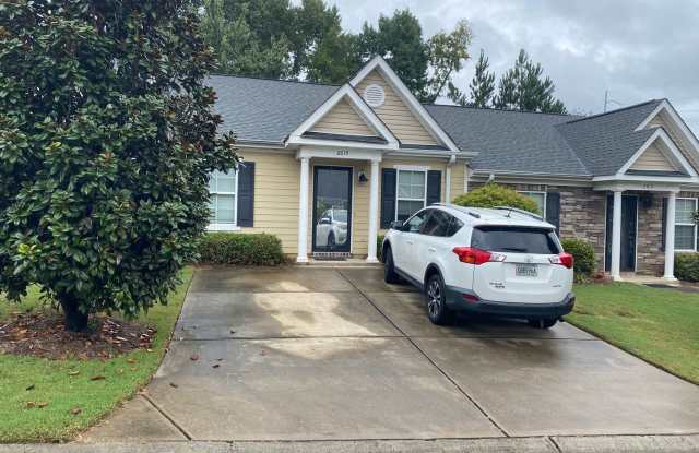 Townhome located just off I20 and Washington Rd in Dunnington Subdivision - 2615 York Drive, Augusta, GA 30909
