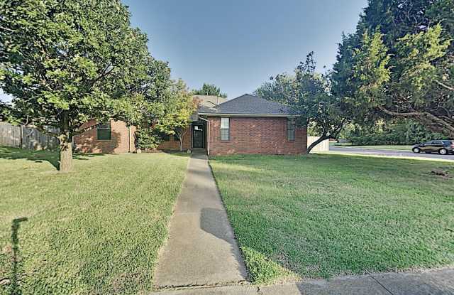 3 Bedroom 2 Bath Available in Edmond Schools with Storm Shelter photos photos