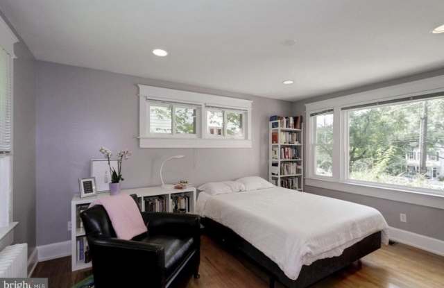 5065 Macarthur Boulevard Northwest Gallery 3