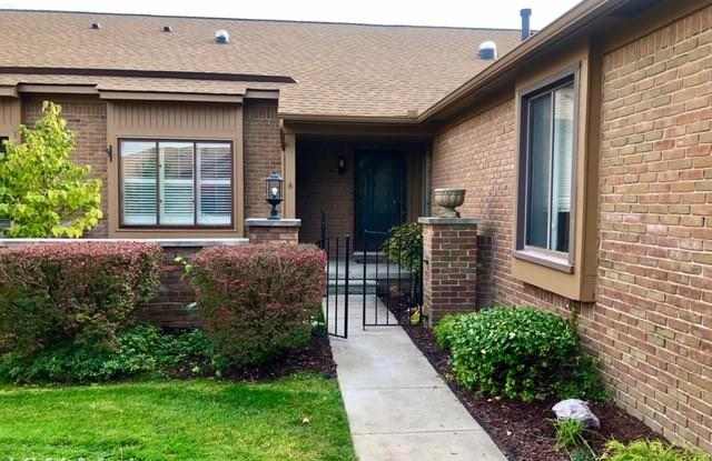2226 LONDON BRIDGE Drive - 2226 London Bridge Drive, Rochester Hills, MI 48307