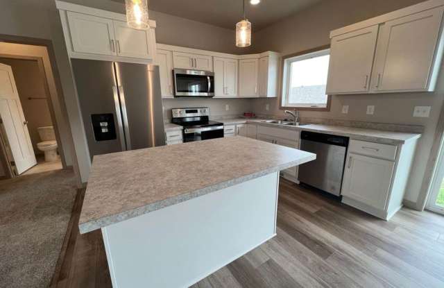 1512 Keystone Cir NE photos photos