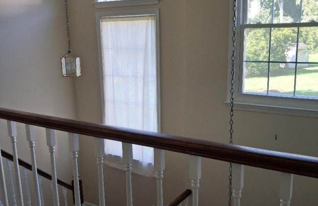 287 Elmwood Court Gallery 3