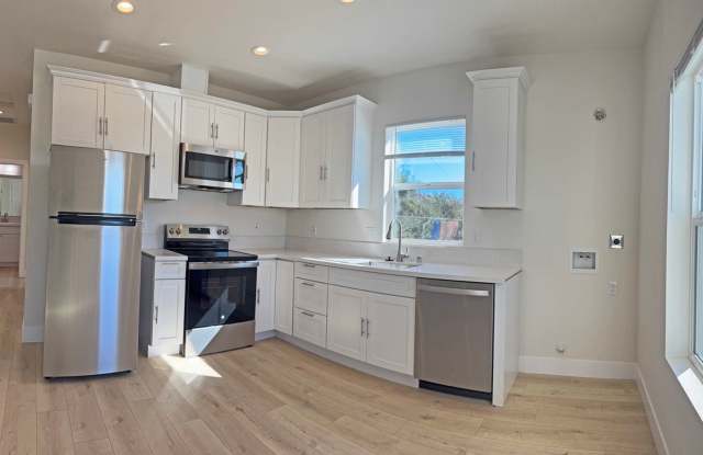 Beautiful Brand New 2 Bedroom, 1 Bathroom Home! Gallery 4