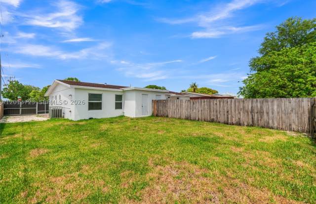 3632 NW 194th Ter Gallery 2