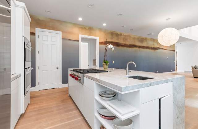 Luxurious 7-Bedroom Estate at 6395 Braxton Ct Gallery 4