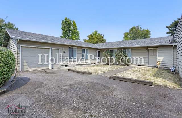 Charming 3-Bedroom Duplex with Fenced Yard, Fireplace & Garage Near Hwy 26! Gallery 1