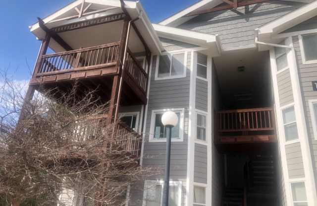 2 bedroom, 1 bathroom Condominium in Aurora AVAILABLE today photos photos