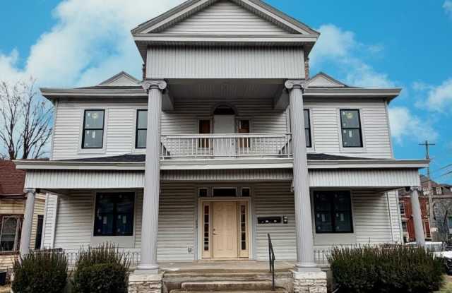 341 Grosvenor Avenue unit: 2 photos photos