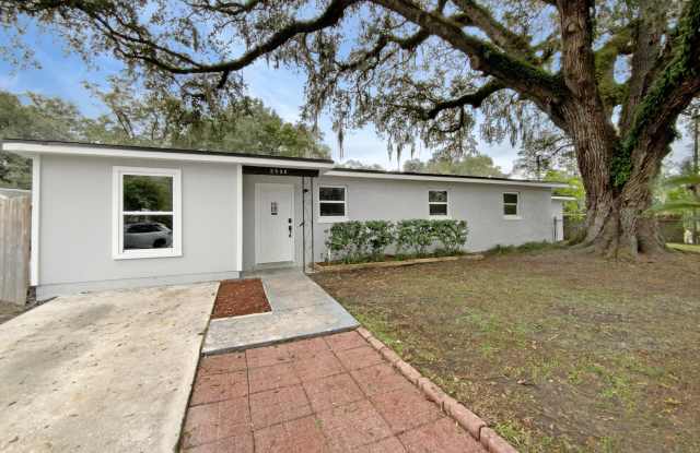 2535 LA TRELLE Court photos photos